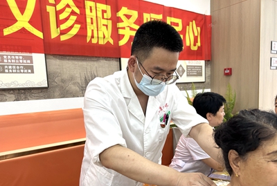 医心向党担使命 义诊服务暖民心——长春康达医院开展建党节义诊活动3.jpg